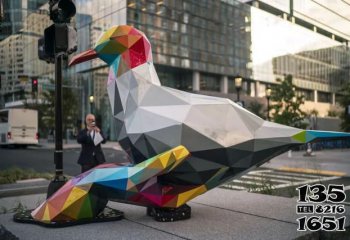鴿子雕塑-街道創意不銹鋼彩繪幾何鴿子雕塑